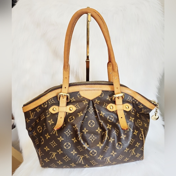 Louis Vuitton Handbags - 😍🔥Beautiful 😍 🔥 Authentic Louis Vuitton Tivoli GM Handbag Monogram Canvas